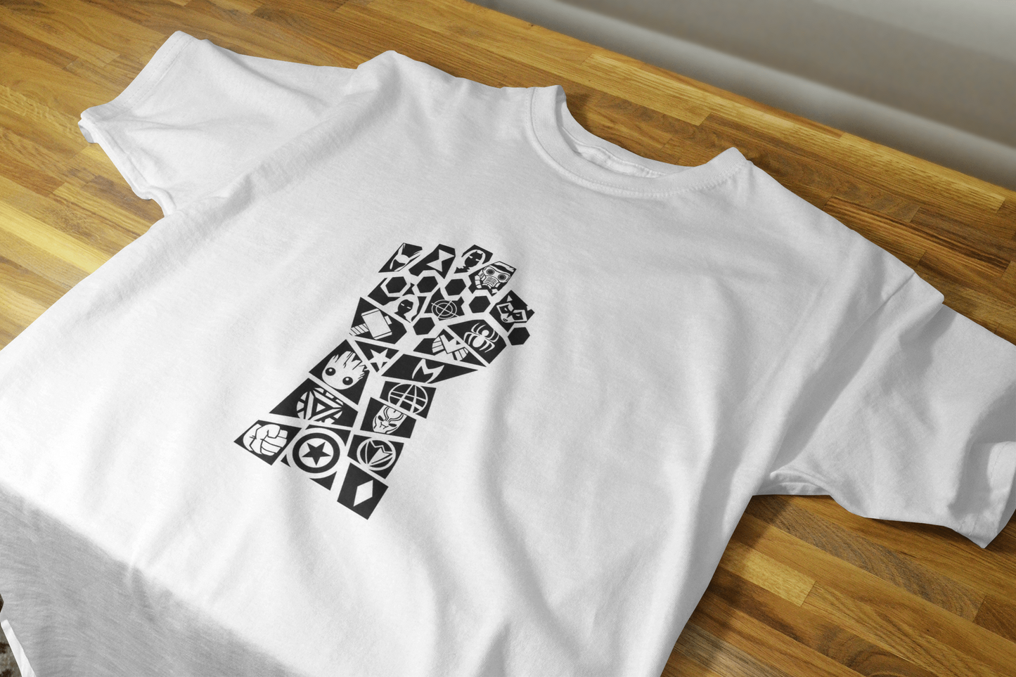 Power Fist – Icone Marvel in Stile Geometrico