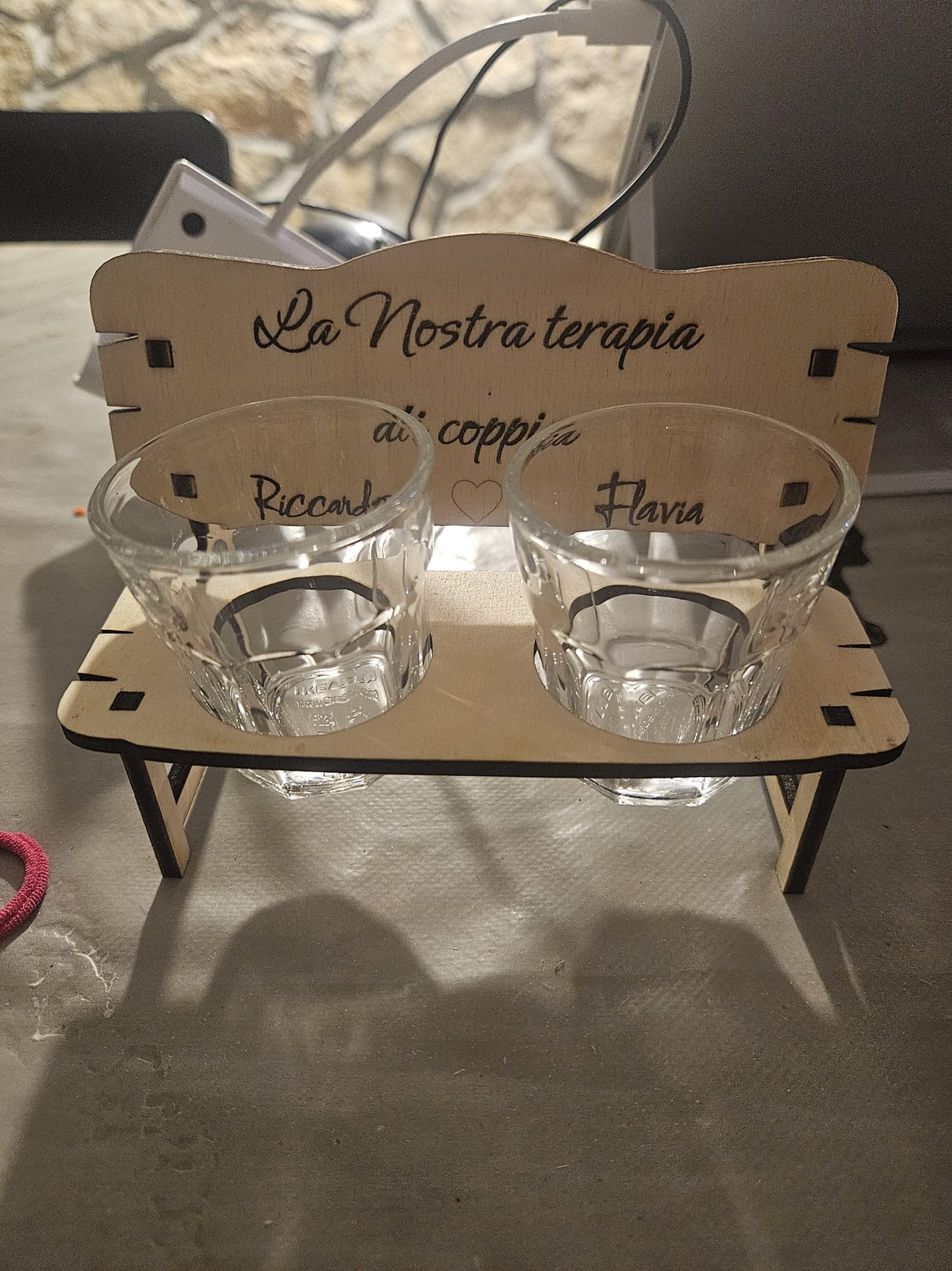 Porta Bicchieri in Legno Personalizzato per Coppia